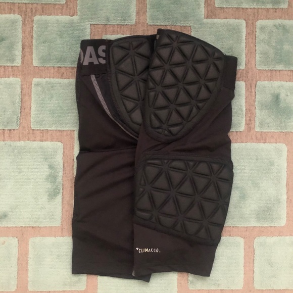 Boys Size S Adidas Football Padding - Picture 2 of 6